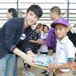 25 กิจกรรม ทำดีตามรอยพ่อ!“ดีเจพี่อ้อย” แท็คทีมศิลปินนักแสดง GMM25 มอบรองเท้านักเรียนจำนวน 1,500 คู่ EVENTS